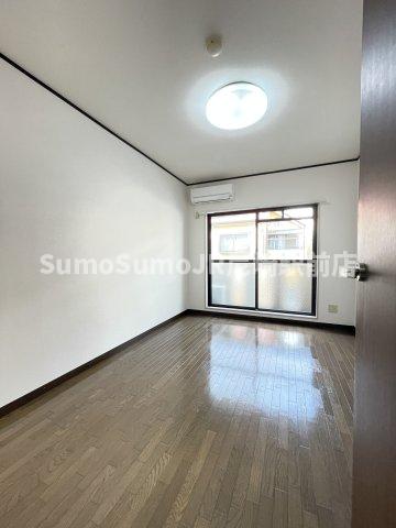 その他部屋・スペース　広くて明るい寝室