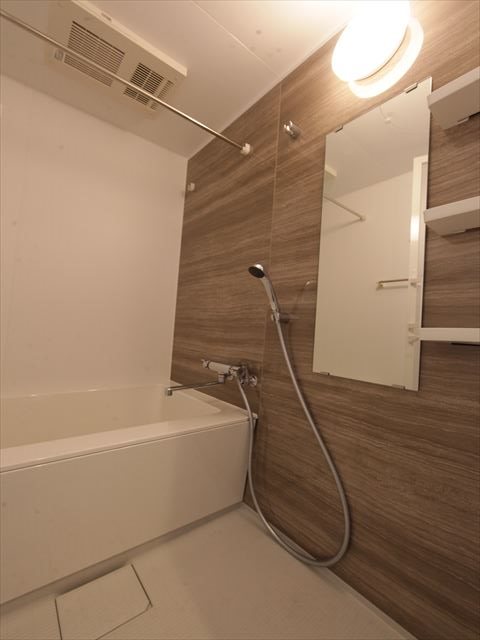 バス・シャワールーム　浴室暖房乾燥機能付バス