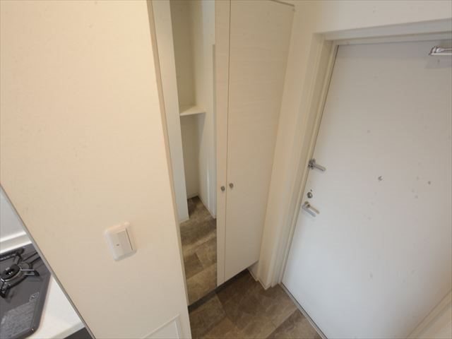 玄関　玄関（姿見鏡付シューズボックス）