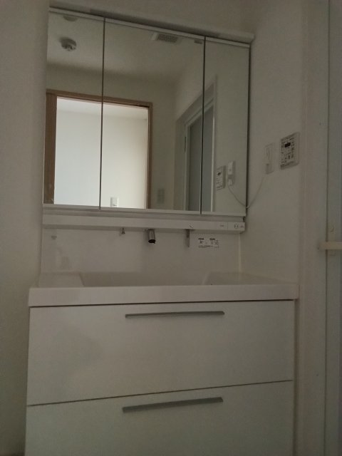 洗面設備　同物件、別号室（反転）