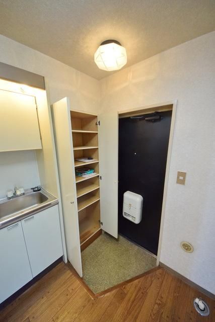 玄関　シューズボックスあります♪