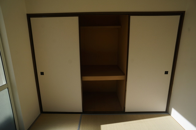 収納　押入れタイプはお荷物が多い方も安心の収納力です☆