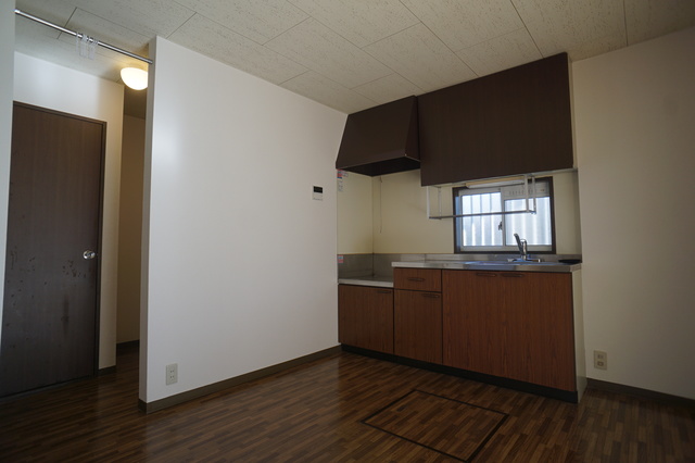 居室・リビング　明るく開放感のあるダイニングキッチンです♪