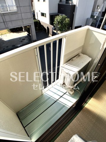 バルコニー　開放的で明るい空間を演出してくれるバルコニーです