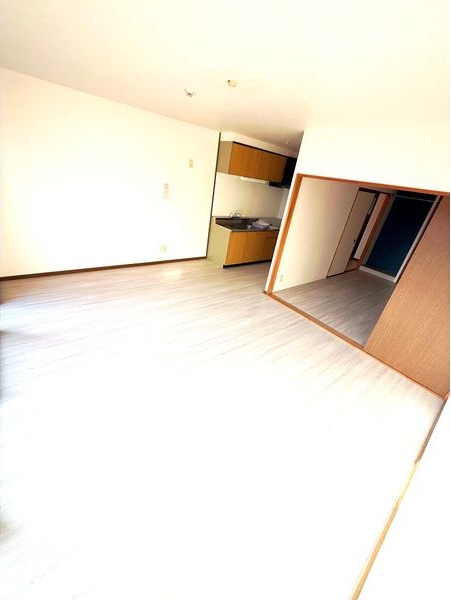 居室・リビング　初期費用分割可★ご希望の場所まで無料送迎サービス付♪