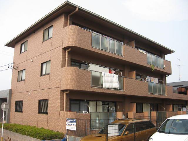 建物外観　お部屋数７部屋のみの小人数制のマンションです。