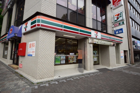 コンビニ　セブンイレブン文京本郷1丁目店（コンビニ）まで130m
