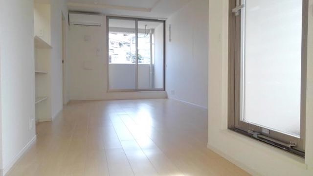 居室・リビング　開放感のあるゆったりとしたお部屋です♪