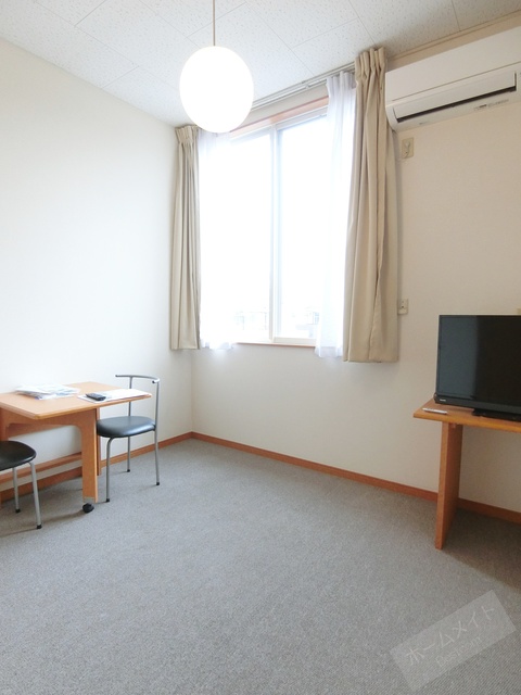 その他部屋・スペース　カーテン・薄型テレビ