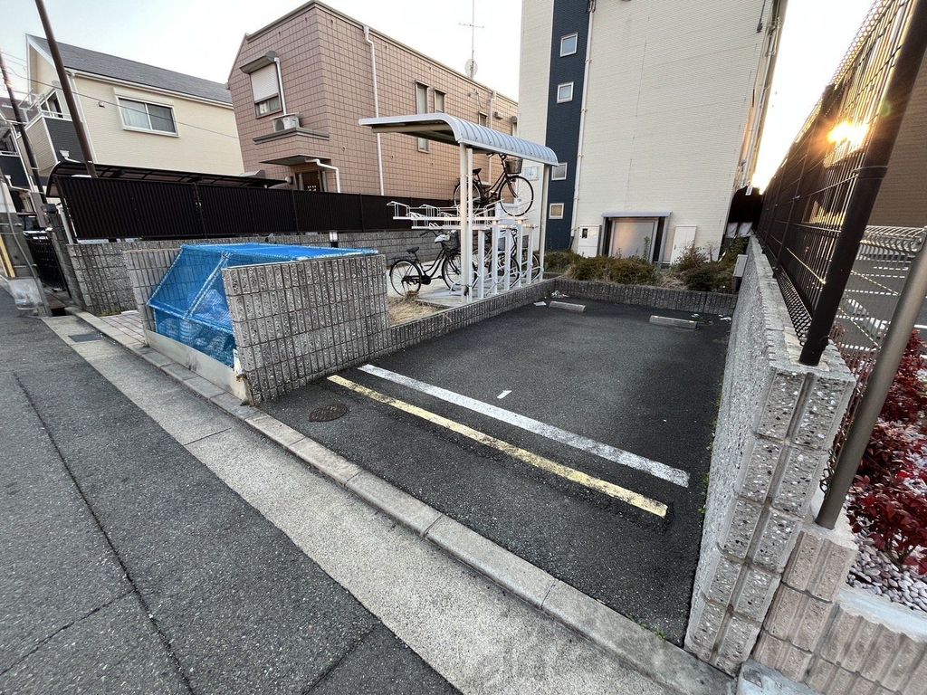 駐車場　駐車場