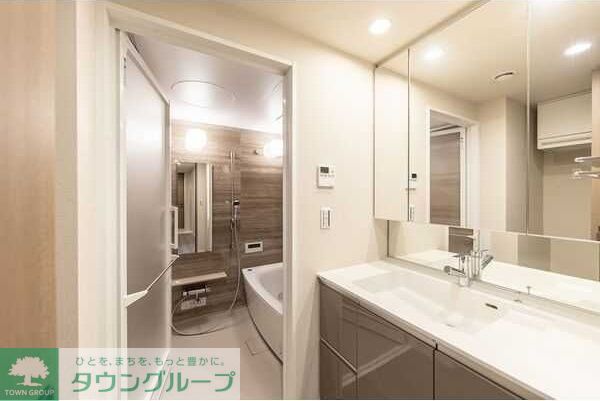 洗面設備　３面鏡