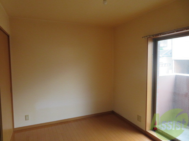 その他部屋・スペース　６帖の洋室です。広々として、きれいですね。