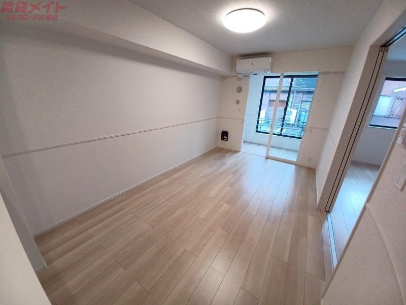 居室・リビング　同型部屋写真です。