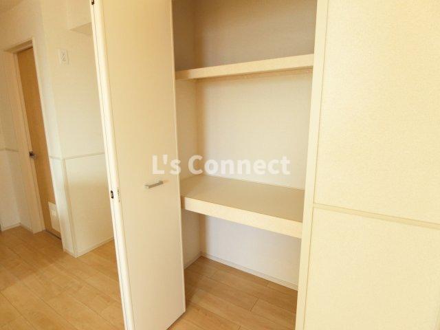 その他設備　ＬＤＫにも収納付き。