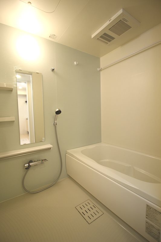 バス・シャワールーム　写真は同施工会社の類似物件のものです。