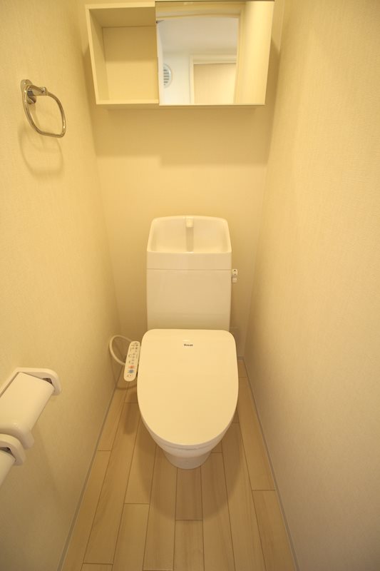 トイレ　写真は同施工会社の類似物件のものです。