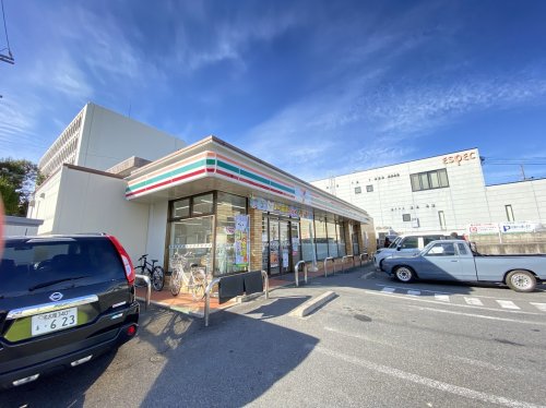 コンビニ　セブンイレブン 名古屋高社2丁目店（コンビニ）まで537m