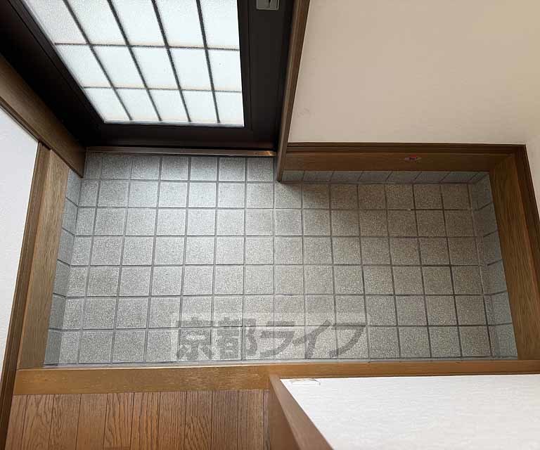 玄関　大きな段差がありません