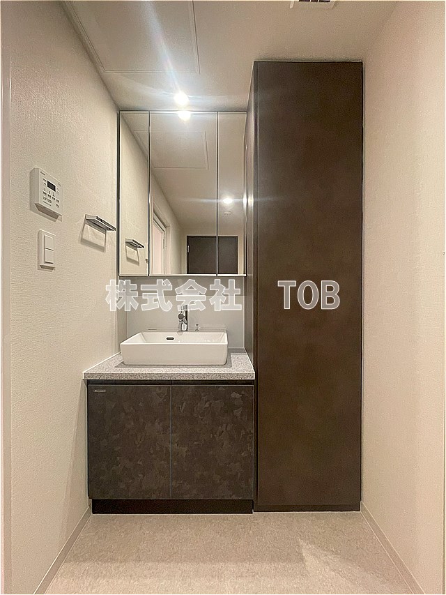 洗面設備　3面鏡　シャンプードレッサー