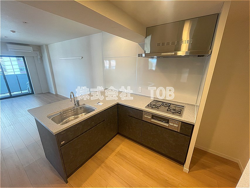 キッチン　ガス3口グリル付き