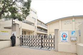 小学校　高井戸小学校（小学校）まで681m