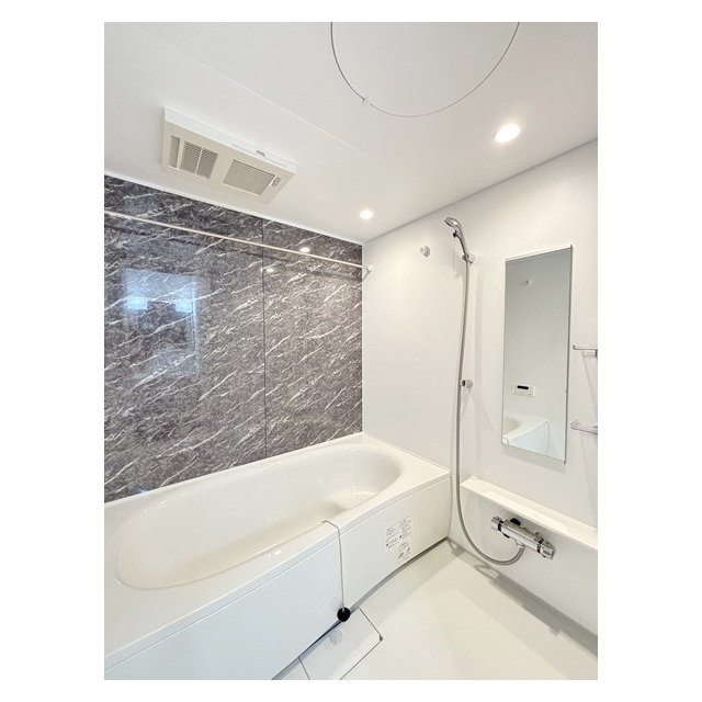 バス・シャワールーム　ゆったりくつろげる大きな浴槽♪