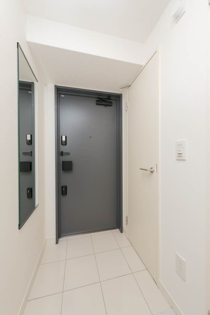 玄関　玄関土間はタイル貼り仕様