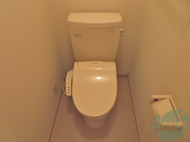 トイレ　ウォシュレットついてます。