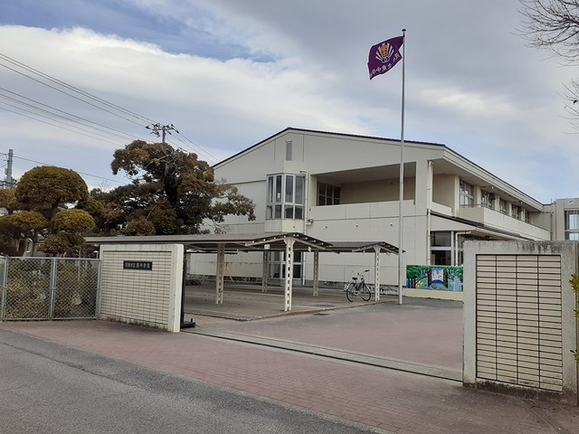 中学校　市立東中学校（中学校）まで350m