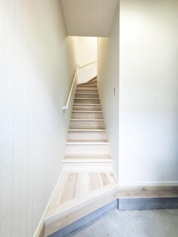 玄関　玄関からガレージへ行けます