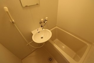 バス・シャワールーム　お風呂とトイレが別々なので人気です。