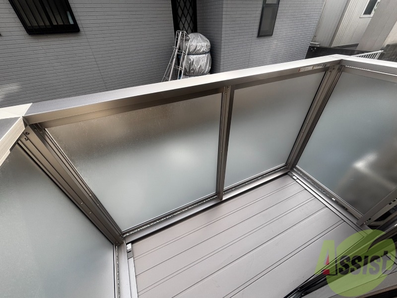 バルコニー　バルコニーは洗濯物を干すのに十分な広さがありますね。