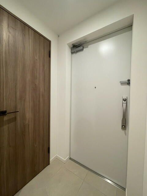 玄関　※別部屋参考写真