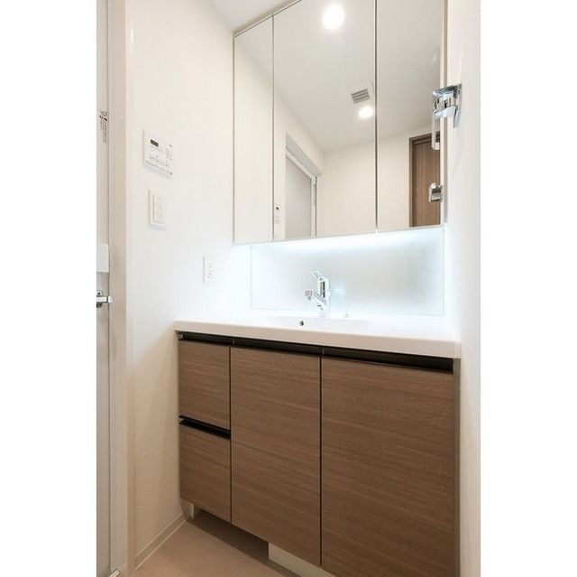 洗面設備　使いやすい独立洗面台です