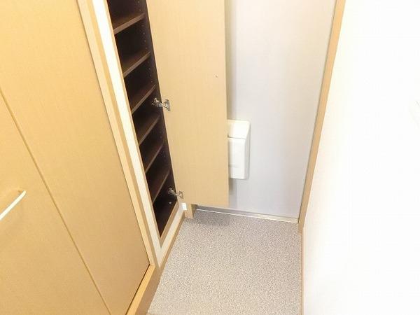 玄関　シューズボックスあり！