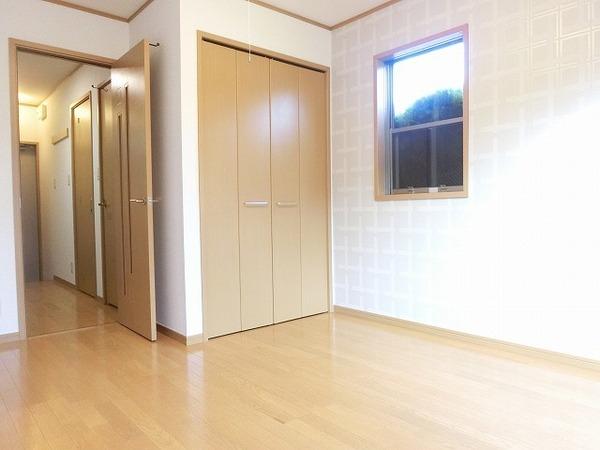 居室・リビング　広々洋室！