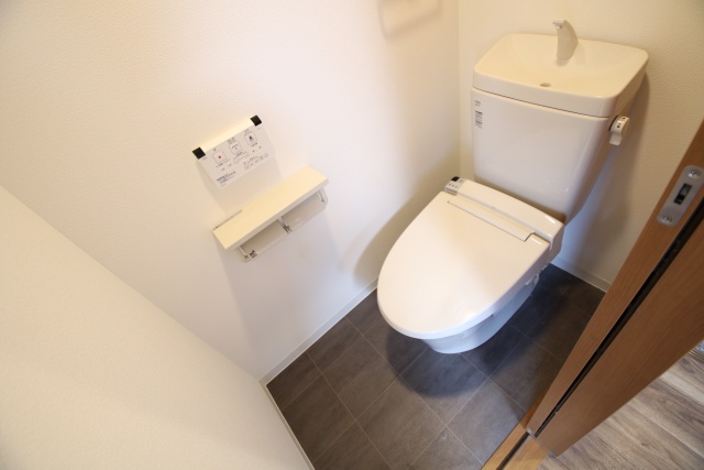 トイレ　※別室の参考写真の為、現況優先です。