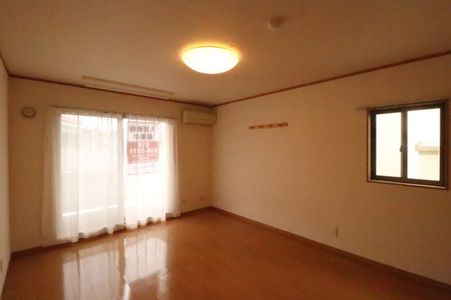 居室・リビング　１０帖洋室