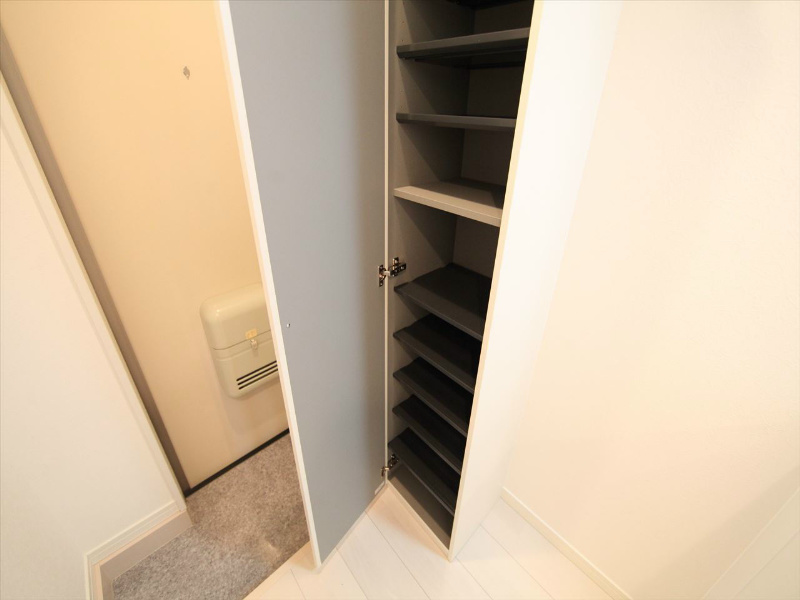 玄関　玄関　シューズボックス付（収納充実してます）