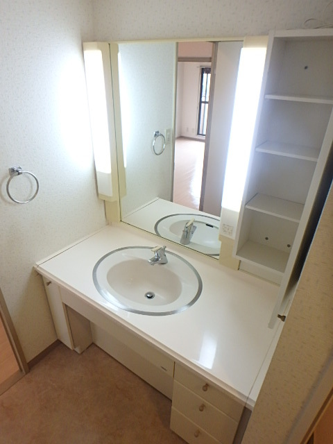 洗面設備　朝の始まりはこちらから…。