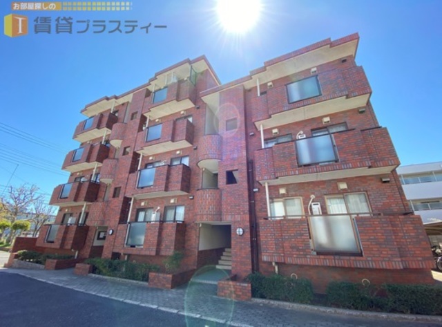 建物外観　目の前が公園の落ち着いた場所です。