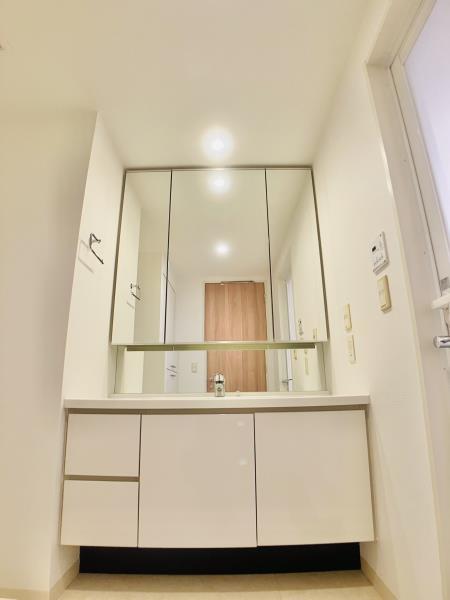 洗面設備　コンパクトで使いやすい洗面所