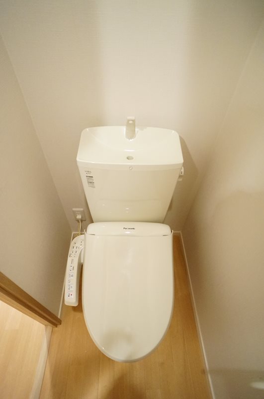 トイレ　シャワートイレ付