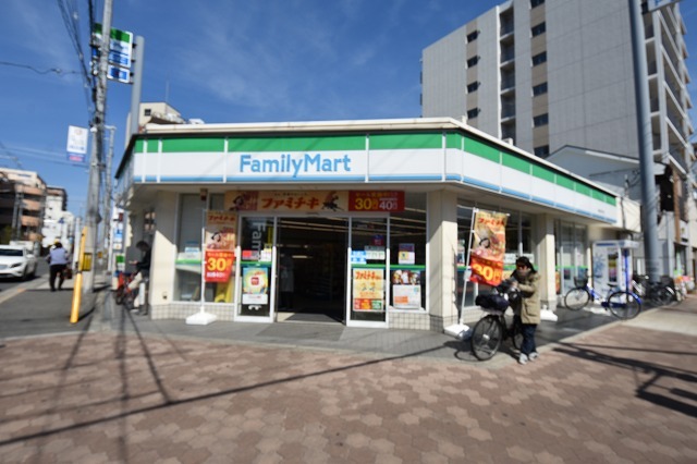 コンビニ　ファミリーマート　内代町二丁目（コンビニ）まで282m