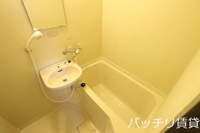 バス・シャワールーム　室内写真等は別号数の為、現状優先となります。