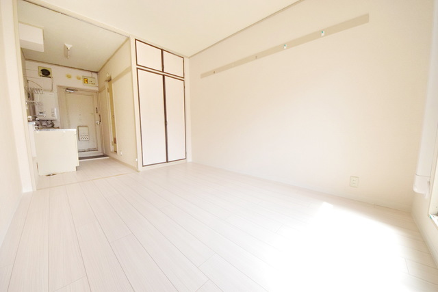 居室・リビング　～白を基調としたきれいなお部屋っ～