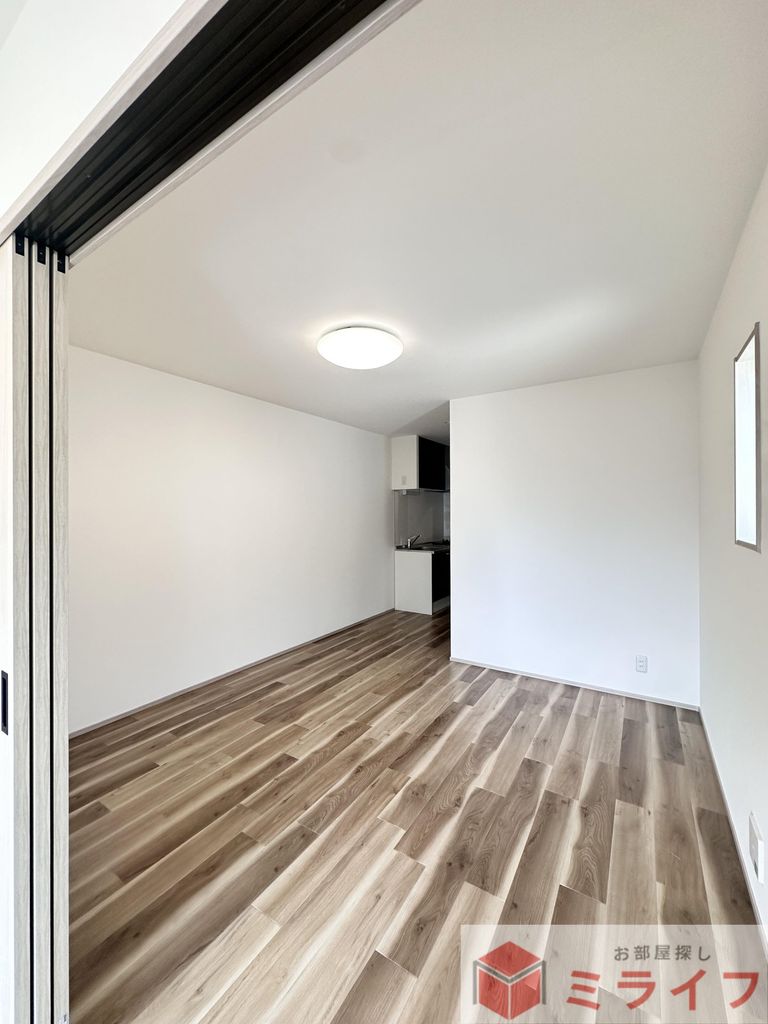 居室・リビング　独立タイプのキッチン・ゆったり過ごせる広々としたリビング空間