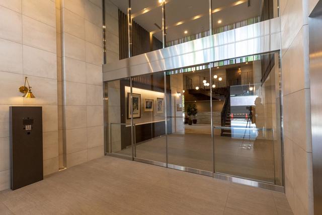 エントランス　落ち着いたエントランスです