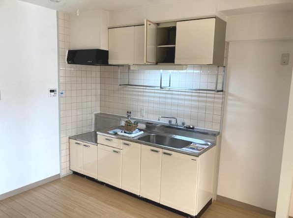 キッチン　※別号室の参考写真です