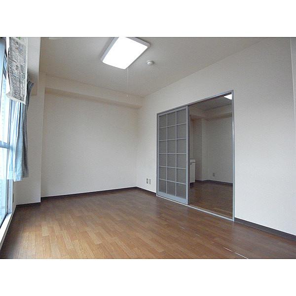 居室・リビング　広々とした洋室です